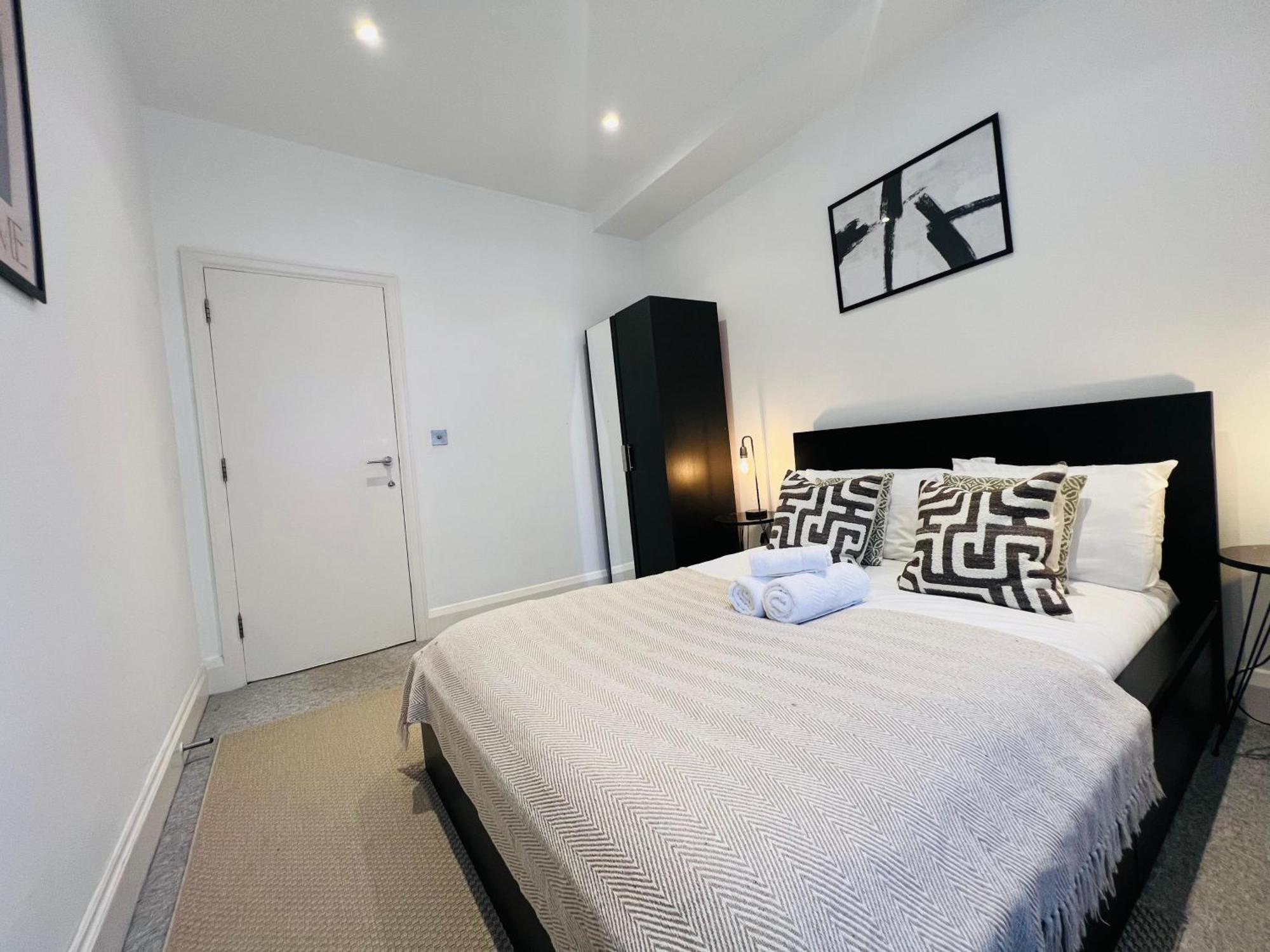 Stylish Flat Steps From Oxford Street! * Londra
