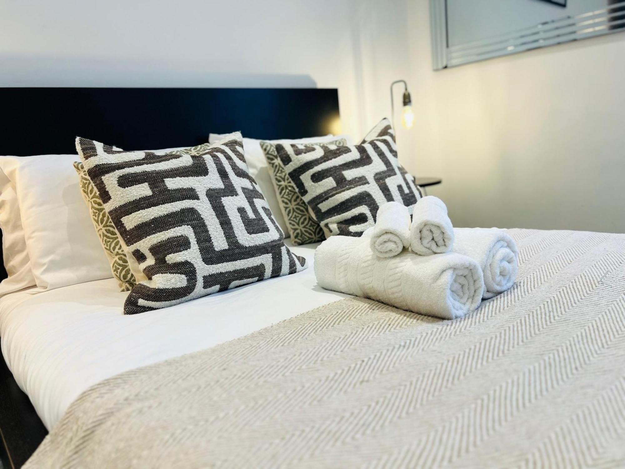 Stylish Flat Steps From Oxford Street! Londra