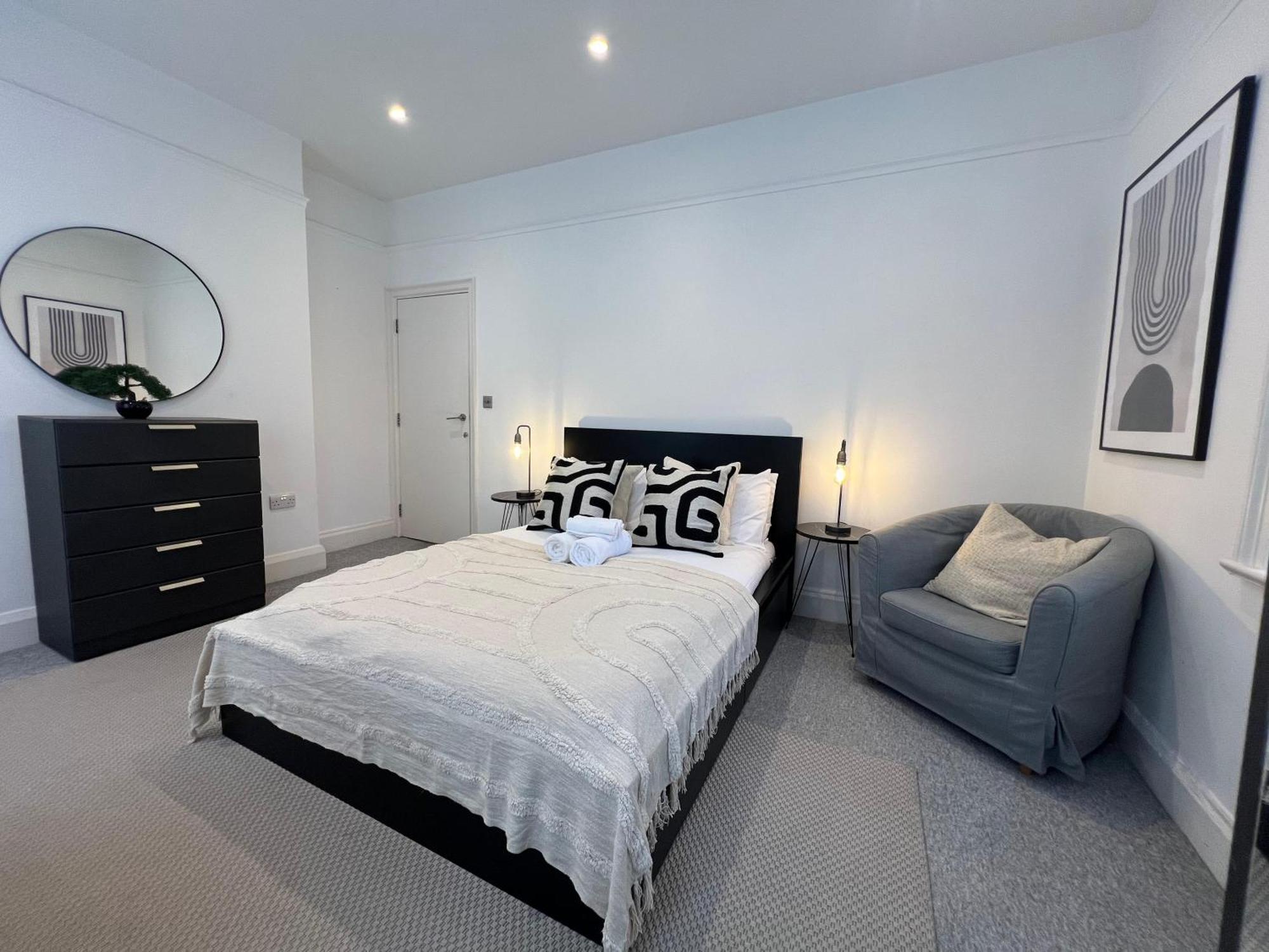 Stylish Flat Steps From Oxford Street! * Londra