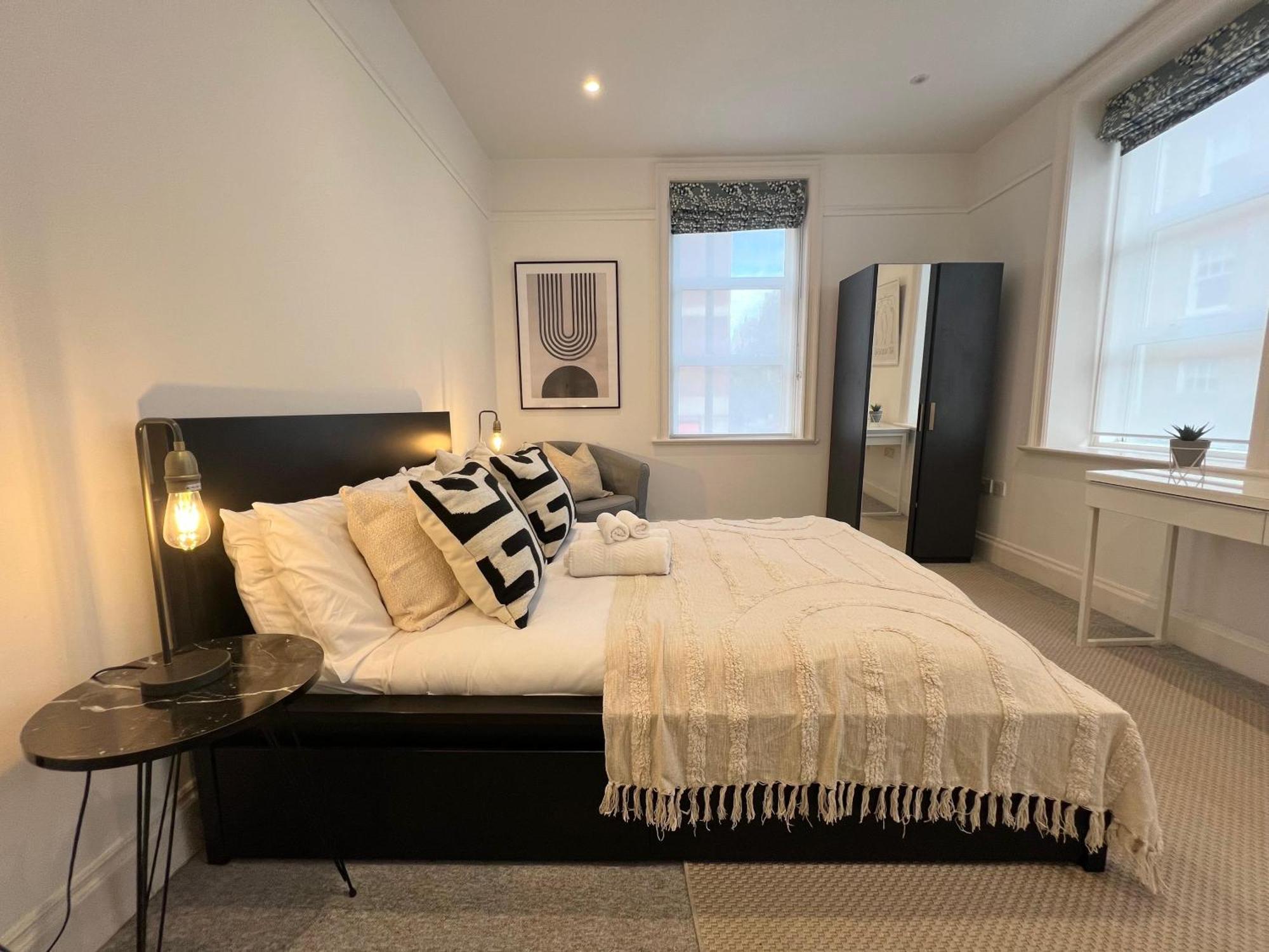 Stylish Flat Steps From Oxford Street! Londra